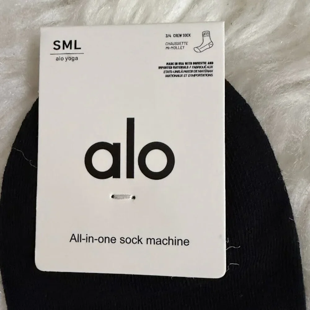 Alo Yoga Logo Crew Socks Black S/M NWT